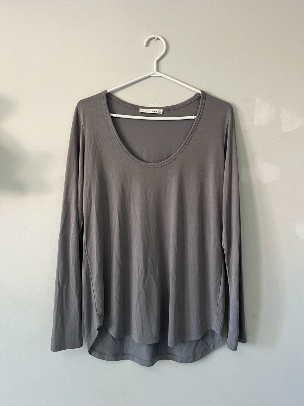 Wilfred Women's greyish indigo flowy soft Long-Sleeve Scoop Neck Top
